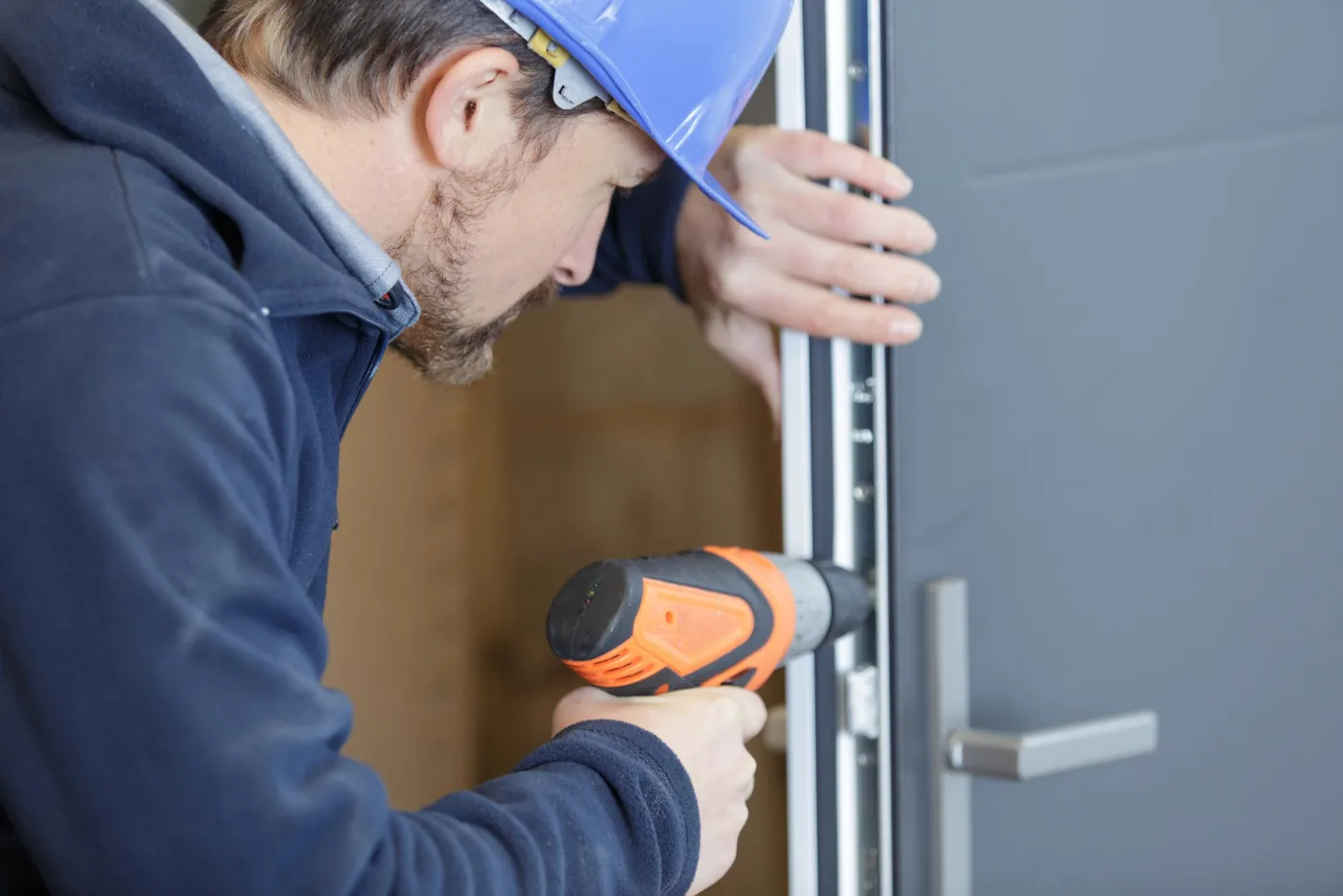 Changement de cylindre sur une porte d'entrée en Essonne